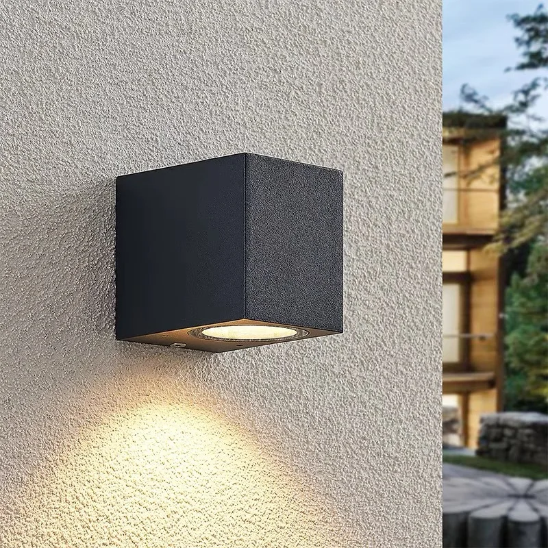 Outdoor Wall Light
