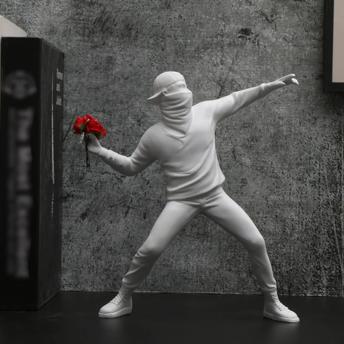 Flower Thrower Statue - Image 5