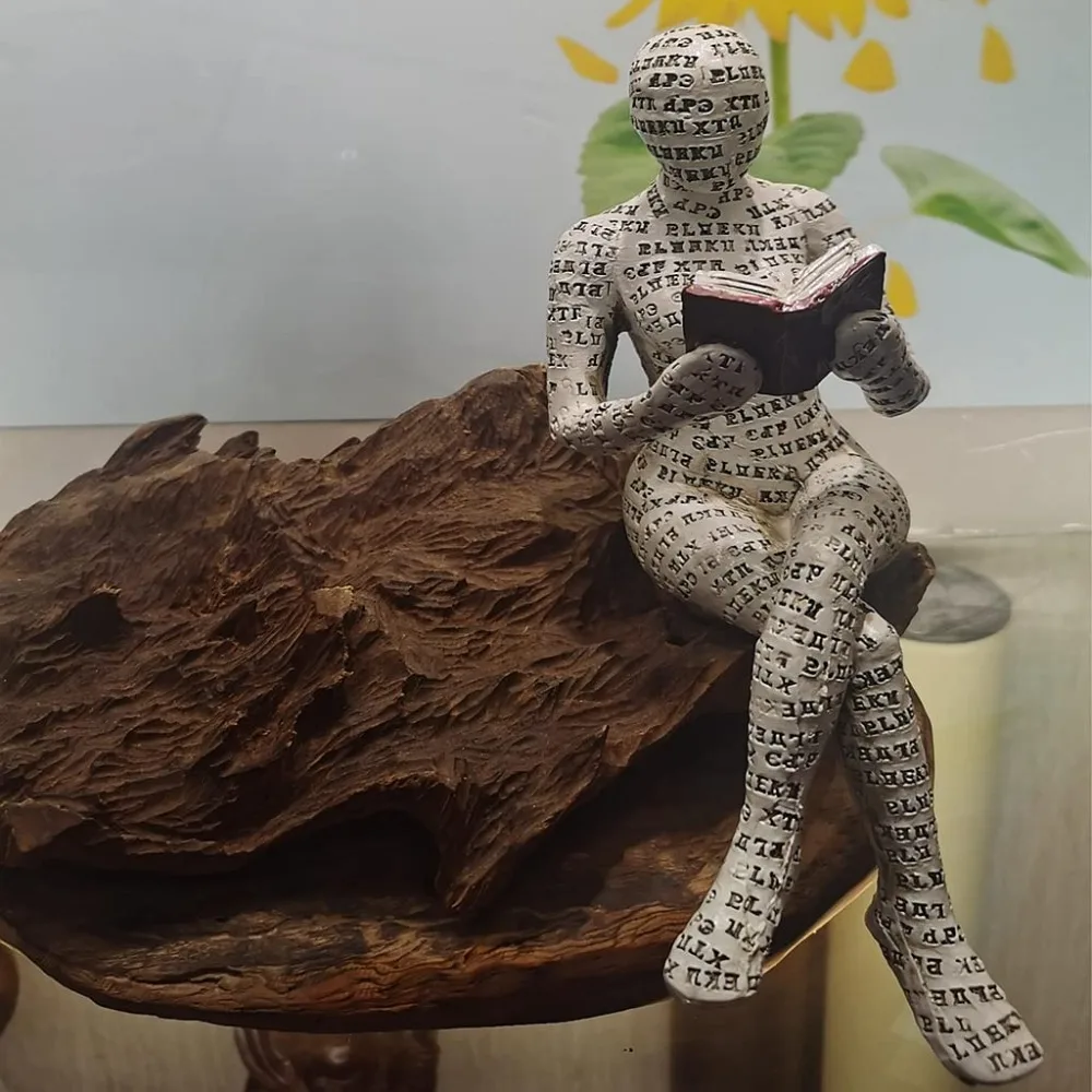 Mini Reading Figurine - Image 3